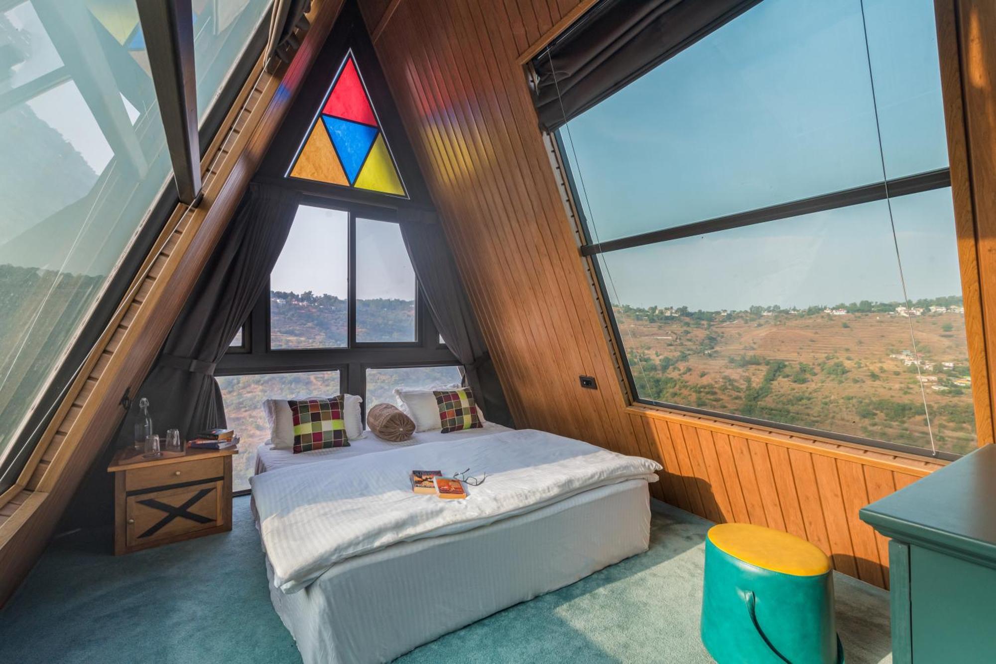 Saffronstays A Vantage, Panchgani - A Pyramid Shaped Unique Luxury Villa With Infinity Valley Views 외부 사진