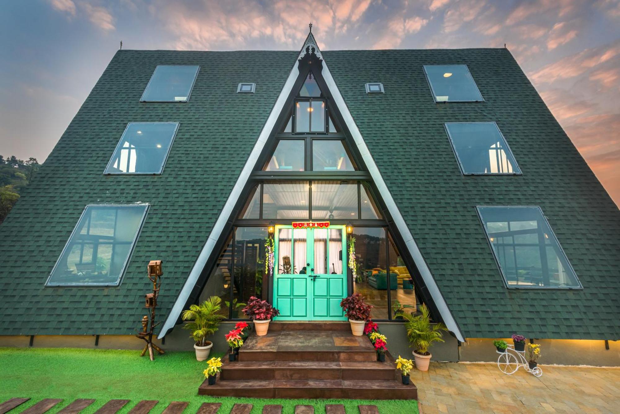 Saffronstays A Vantage, Panchgani - A Pyramid Shaped Unique Luxury Villa With Infinity Valley Views 외부 사진