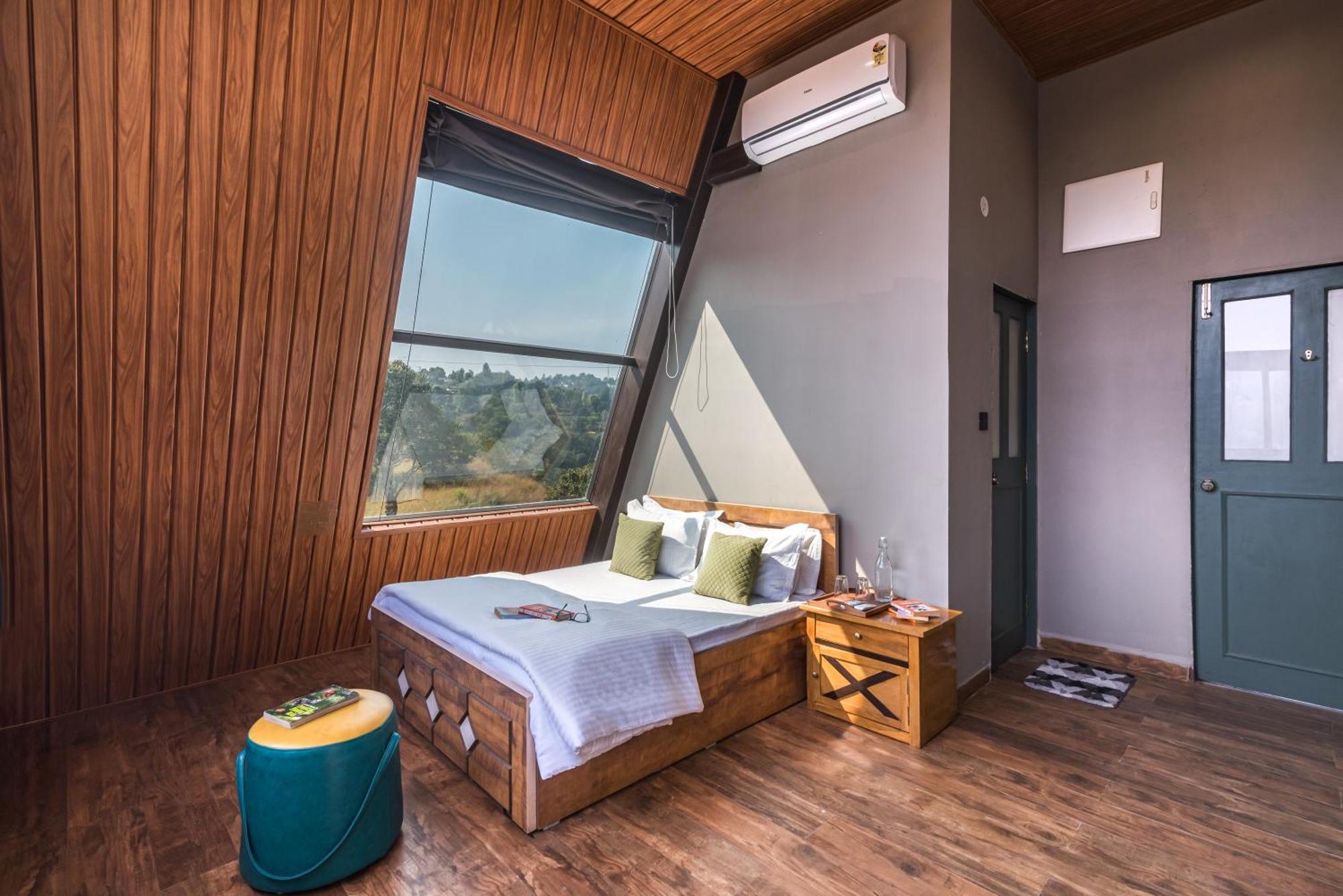 Saffronstays A Vantage, Panchgani - A Pyramid Shaped Unique Luxury Villa With Infinity Valley Views 외부 사진